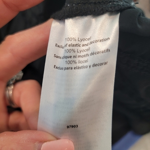 Jessica Simpson Black Tencel Maternity Crop Pants Size Large - Picture 12 of 12